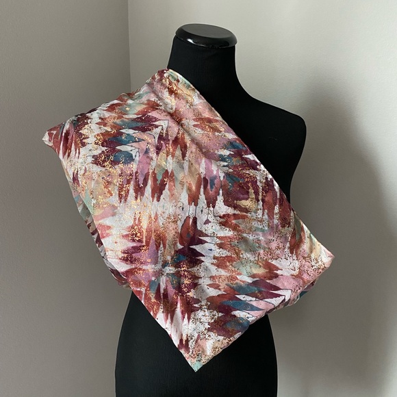Abstract Infinity Scarf - Picture 3 of 4